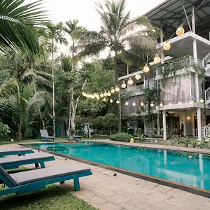 Отель French Garden Канди